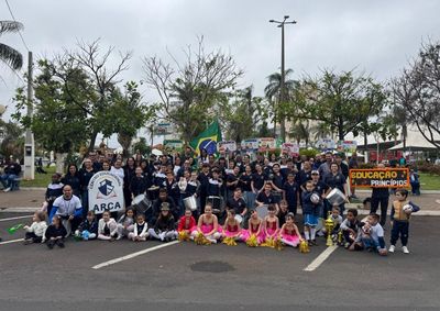 Cerca de 70 alunos da Educa&ccedil;&atilde;o Infantil ao Fundamental II representaram a escola, em alas que uniram cidadania, princ&iacute;pios crist&atilde;os, esporte e arte
