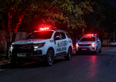 V&iacute;tima foi atingida no joelho por ocupante de outro ve&iacute;culo; Pol&iacute;cia Civil investiga autoria e motiva&ccedil;&atilde;o do crime