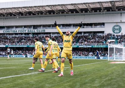 Le&atilde;o reage na etapa final, vence no Couto Pereira com gols de Gustavo Silva e Bruno Santos, quebra sequ&ecirc;ncia de 5 jogos sem vit&oacute;ria soma pontos importantes