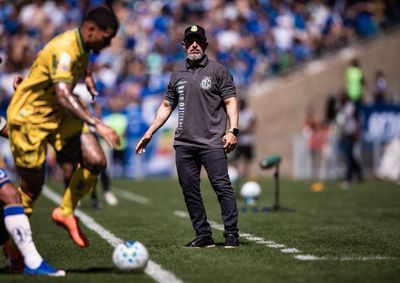 Le&atilde;o vai ao Couto Pereira neste domingo (6), &agrave;s 11h, tentando encerrar jejum de cinco jogos sem vit&oacute;ria e somar pontos fora de casa