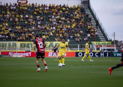 Ap&oacute;s sofrer dois gols dos visitantes, Le&atilde;o se agiganta, empata com gols de Bruno Santos e Edson Carioca e mant&eacute;m luta aberta contra o Z-4