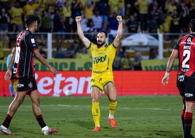 Ap&oacute;s sofrer dois gols dos visitantes, Le&atilde;o se agiganta, empata com gols de Bruno Santos e Edson Carioca e mant&eacute;m luta aberta contra o Z-4