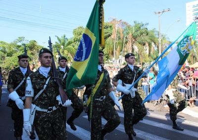 Programa&ccedil;&atilde;o come&ccedil;a &agrave;s 8h30 com o hasteamento da Bandeira e segue &agrave;s 9h com desfile na Pra&ccedil;a Dr. An&iacute;sio Jos&eacute; Moreira