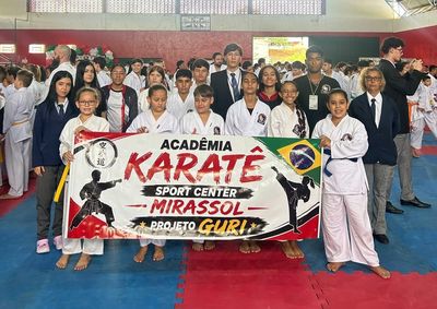 Atletas da base ao adulto sobem ao p&oacute;dio em kata e kumite e consolidam cidade como refer&ecirc;ncia regional na modalidade