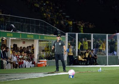 Le&atilde;o chega em 14&ordm;, forte em casa e com 75% de aproveitamento como mandante, e recebe o Tricolor neste s&aacute;bado (24), &agrave;s 16h30, em duelo de objetivos opostos