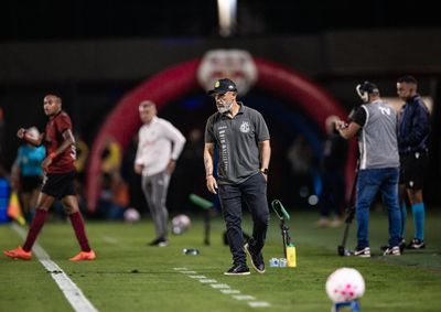 Invicto h&aacute; quatro jogos, Le&atilde;o enfrenta o Bahia neste domingo (11), &agrave;s 19h30, em Salvador, mirando pontos fora para seguir longe da zona de rebaixamento