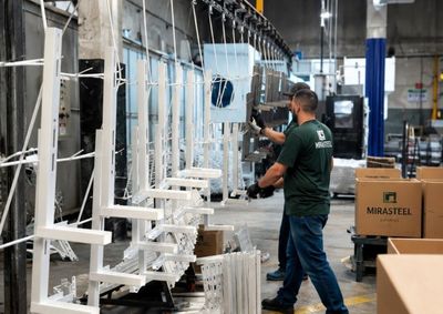 Ind&uacute;stria metal&uacute;rgica recebe curr&iacute;culos por e-mail e WhatsApp para refor&ccedil;ar equipe na unidade de Mirassol; confira na mat&eacute;ria do Portal da Cidade