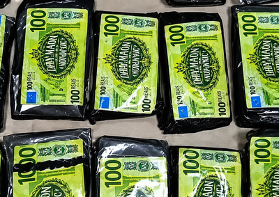 Suspeito foi abordado no Bairro S&atilde;o Bernardo; em casa, policiais encontraram por&ccedil;&otilde;es de drogas, dinheiro e materiais usados para o tr&aacute;fico
