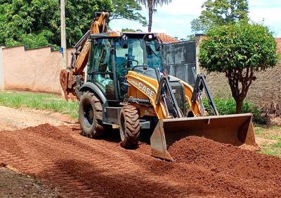 Trechos da Estrada da Usina Esmeralda e regi&otilde;es rurais receberam patrolamento, drenagem e ro&ccedil;agem; a&ccedil;&otilde;es seguem ao longo do trimestre.

