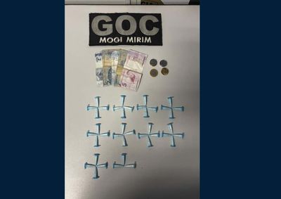 Jovem foi abordada pelo GOC na Vila Dias com por&ccedil;&otilde;es de coca&iacute;na, dinheiro e confessou que vendia drogas, segundo boletim de ocorr&ecirc;ncia.

