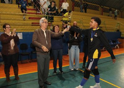Tr&ecirc;s das quatro decis&otilde;es tiveram o cl&aacute;ssico sul-americano como atra&ccedil;&atilde;o principal; Argentina venceu o duelo mais emocionante da noite na categoria masculina