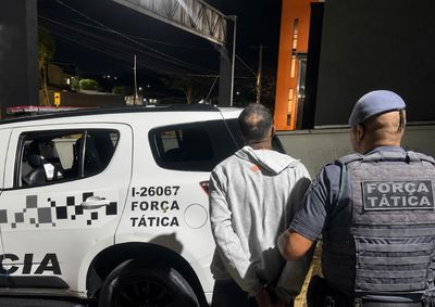 O homem era alvo de dois mandados de pris&atilde;o e estava sendo procurado pela Justi&ccedil;a havia mais de um ano