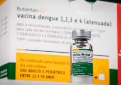 Imuniza&ccedil;&atilde;o ser&aacute; interrompida temporariamente ap&oacute;s registro de dois &oacute;bitos e 42 casos graves suspeitos entre 500 mil vacinados

