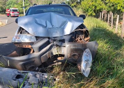 Homem de 64 anos foi socorrido pelos Bombeiros e encaminhado &agrave; Santa Casa; trecho precisou ser isolado para troca de poste danificado

