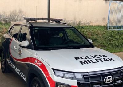 Dinheiro foi encontrado escondido em uma gaveta do banheiro da resid&ecirc;ncia e devolvido &agrave; v&iacute;tima ap&oacute;s a&ccedil;&atilde;o da Pol&iacute;cia Militar.

