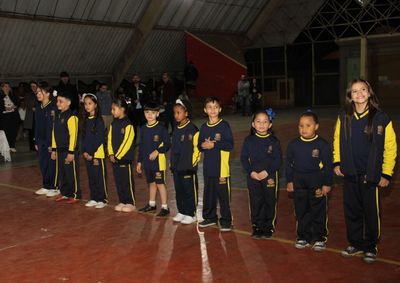 Distribui&ccedil;&atilde;o atende alunos da rede municipal e deve beneficiar fam&iacute;lias com economia nos gastos do ano letivo.