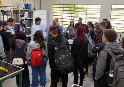Visitas monitoradas apresentam cursos, laborat&oacute;rios e oportunidades de carreira para alunos da regi&atilde;o.

