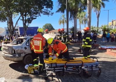 Campanha refor&ccedil;ou os riscos do uso do celular ao volante e promoveu atividades de preven&ccedil;&atilde;o em cidades da regi&atilde;o

