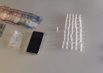 Menor foi flagrado pela GCM com coca&iacute;na, crack, maconha, dinheiro e um celular
