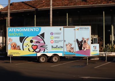 Unidade itinerante come&ccedil;a a atender na segunda-feira (6), ampliando o acesso a consultas cl&iacute;nicas para c&atilde;es e gatos em diferentes regi&otilde;es da cidade.

