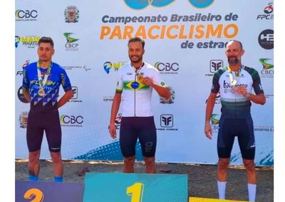Atletas representaram o munic&iacute;pio em provas realizadas em Itatiba e Leme; Adriano Poletini conquistou o terceiro lugar na prova de resist&ecirc;ncia

