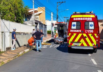 Acidente ocorreu na manh&atilde; desta quinta-feira (16). V&iacute;tima foi socorrida em estado grave e a Pol&iacute;cia Cient&iacute;fica realizou per&iacute;cia no local.