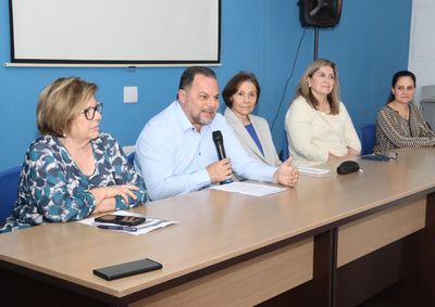 Forma&ccedil;&atilde;o re&uacute;ne mais de 40 profissionais da regi&atilde;o e ter&aacute; 60 horas de atividades sobre TEA; participantes dever&atilde;o multiplicar conhecimento nas unidades

