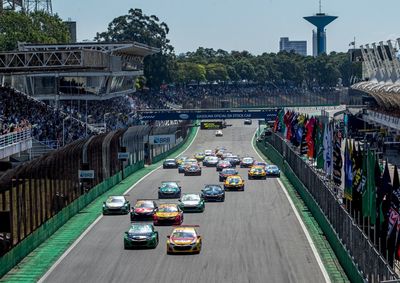 Evento gratuito ser&aacute; realizado nesta quinta-feira (23), das 17h &agrave;s 21h, com sess&atilde;o de aut&oacute;grafos, exposi&ccedil;&atilde;o de carros, brindes e show de rock

