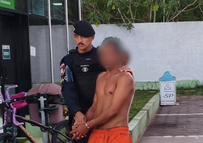 Homem foi flagrado comercializando coca&iacute;na no Linda Chaib e outro envolvido confirmou a compra de quatro pinos e tamb&eacute;m foi encaminhado &agrave; delegacia.