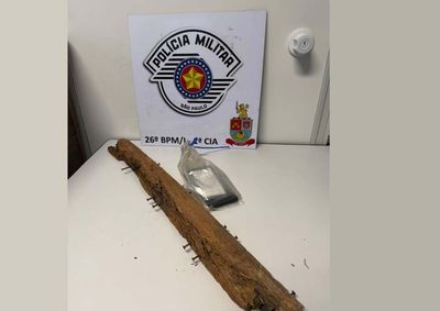 V&iacute;tima foi baleada na perna durante discuss&atilde;o em Estiva Gerbi; suspeito confessou os disparos e foi preso em flagrante pela Pol&iacute;cia Militar.

