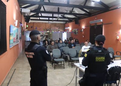 Vigias municipais foram capacitados para utilizar ferramenta que permite acionar a GCM de forma r&aacute;pida e silenciosa em situa&ccedil;&otilde;es de emerg&ecirc;ncia

