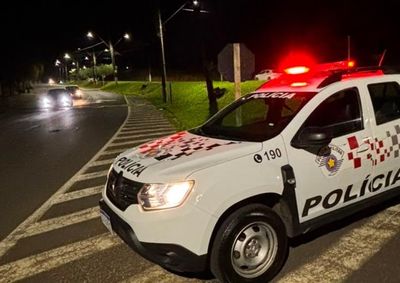 Homem foi localizado pela PM durante atendimento a uma den&uacute;ncia de poss&iacute;vel viol&ecirc;ncia dom&eacute;stica no Parque das Laranjeiras.