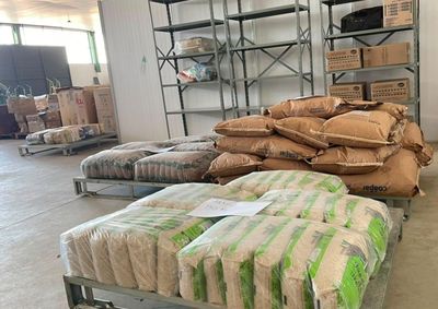 Subt&iacute;tulo: Arroz, feij&atilde;o e leite em p&oacute; foram recebidos da Ceagesp de Piracicaba e ser&atilde;o distribu&iacute;dos &agrave;s institui&ccedil;&otilde;es cadastradas no munic&iacute;pio.