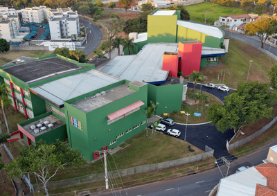 Biblioteca ter&aacute; novos ambientes e &aacute;rea infantil; nova fachada do Centro Cultural ser&aacute; entregue em outubro e biblioteca, em dezembro

