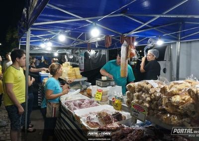 Feira deixa a Avenida da Saudade e passa para a Pra&ccedil;a Catarino Marangoni, com novas op&ccedil;&otilde;es gastron&ocirc;micas e atra&ccedil;&otilde;es na estreia.