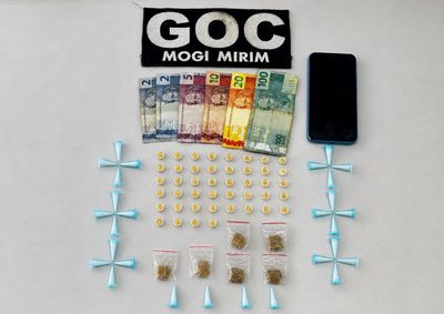 Ocorr&ecirc;ncia terminou com apreens&atilde;o de 86 por&ccedil;&otilde;es de drogas, dinheiro, celular e anota&ccedil;&otilde;es ligadas ao tr&aacute;fico