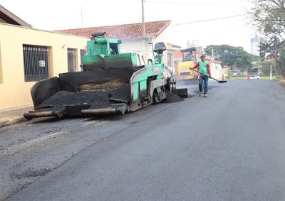 &nbsp;Obras somam investimento de quase R$ 550 mil e devem completar o recapeamento de todas as vias do bairro.

