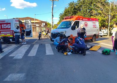 Acidente ocorreu no cruzamento da Rua do Tucura com a Avenida Brasil; v&iacute;timas foram socorridas pelos Bombeiros Municipais e Samu

