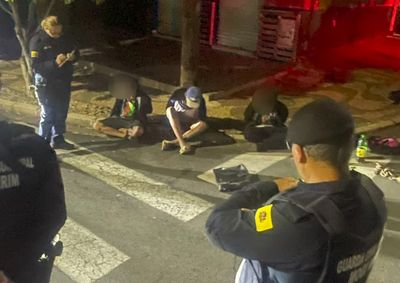 Cerca de 15 metros de cabo e ferramentas foram apreendidos no Jardim S&atilde;o Jos&eacute;; ap&oacute;s an&aacute;lise na CPJ, os tr&ecirc;s abordados foram liberados.

