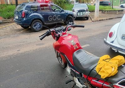 C&acirc;meras identificaram a motocicleta furtada e ajudaram o GOC a localizar o ve&iacute;culo, que foi encaminhado ao plant&atilde;o policial.