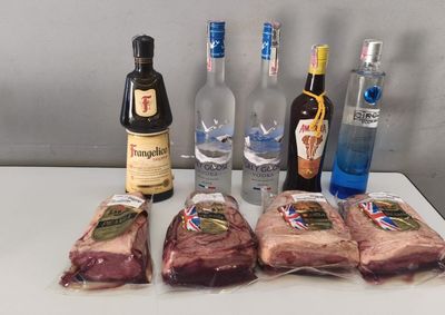 Produtos somavam R$ 1.551,12; suspeito abandonou a cesta ao perceber que havia sido notado por funcion&aacute;rios, segundo boletim de ocorr&ecirc;ncia

