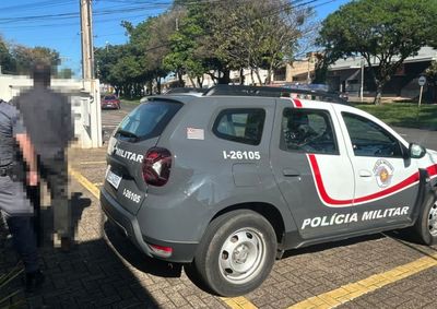 Suspeito foi detido por vigilantes com pe&ccedil;a de janela e acabamentos de registros; outros objetos estavam separados dentro de um im&oacute;vel

