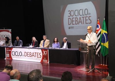 Ciclo de Debates orientou prefeituras e c&acirc;maras sobre licita&ccedil;&otilde;es, gastos p&uacute;blicos, presta&ccedil;&atilde;o de contas e preven&ccedil;&atilde;o de irregularidades