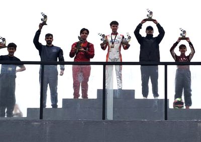Piloto de Mogi Mirim, de 15 anos, terminou as duas corridas em quinto lugar ap&oacute;s largar do fim do grid em etapa marcada pela chuva

