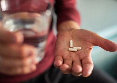 Idosos e pessoas com doen&ccedil;as cr&ocirc;nicas exigem aten&ccedil;&atilde;o maior, j&aacute; que atraso no diagn&oacute;stico pode favorecer pneumonia, sinusite e bronquite.