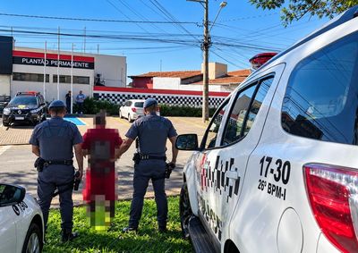 Crime ocorreu no domingo (18), no Jardim Imperial; suspeito foi localizado na manh&atilde; desta segunda (19) e indicou onde havia abandonado a faca.

