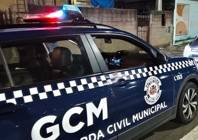 Propriet&aacute;rios acompanharam a a&ccedil;&atilde;o por c&acirc;meras e acionaram a Guarda Municipal; im&oacute;vel j&aacute; havia sido alvo de furtos nos dias anteriores
