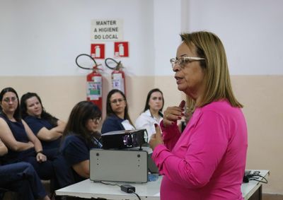 Palestras realizadas nos dias 28 e 29 abordaram sinais da doen&ccedil;a e a import&acirc;ncia de buscar avalia&ccedil;&atilde;o diante de altera&ccedil;&otilde;es nas mamas.