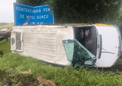 V&iacute;timas tiveram ferimentos leves e foram levadas ao pronto-socorro; acostamento no sentido norte ficou interditado 