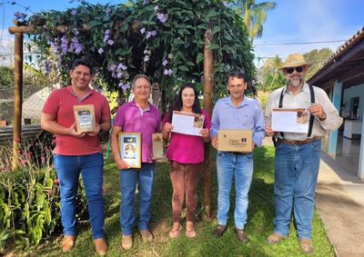 Produtores recebem certificados do programa Certifica Minas Caf&eacute; e conquistam reconhecimento estadual pela excel&ecirc;ncia na produ&ccedil;&atilde;o.